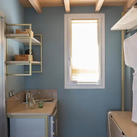 Flomis Luxury * Apolpaina