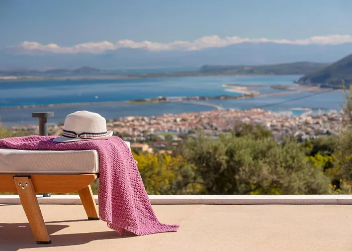 Flomis Luxury Villa Apolpaina