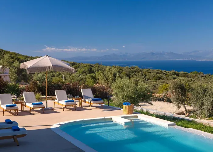 Flomis Luxury Villa Apolpaina