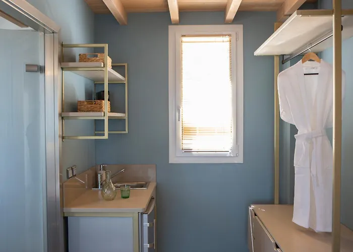 Flomis Luxury * Apolpaina