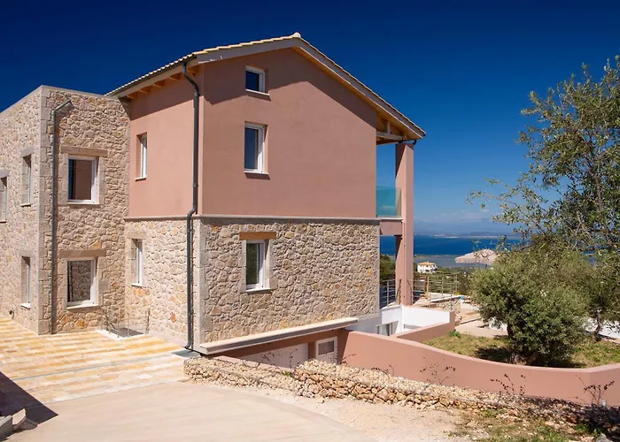 Flomis Luxury Villa Apolpaina