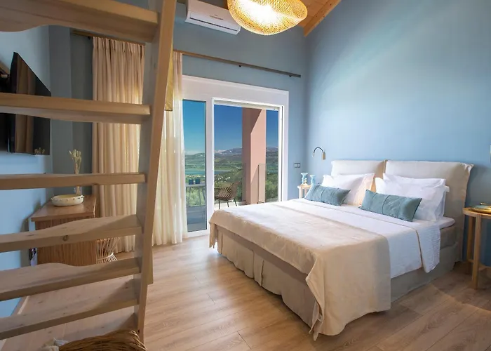 Flomis Luxury Villa Apolpaina