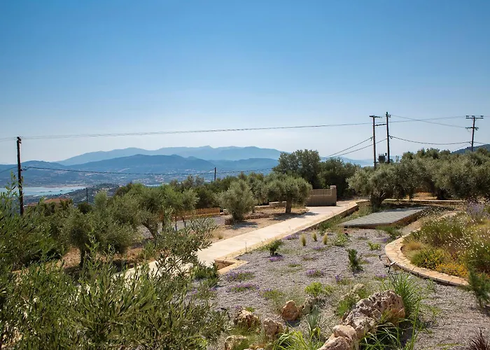 Flomis Luxury Villa Apolpaina